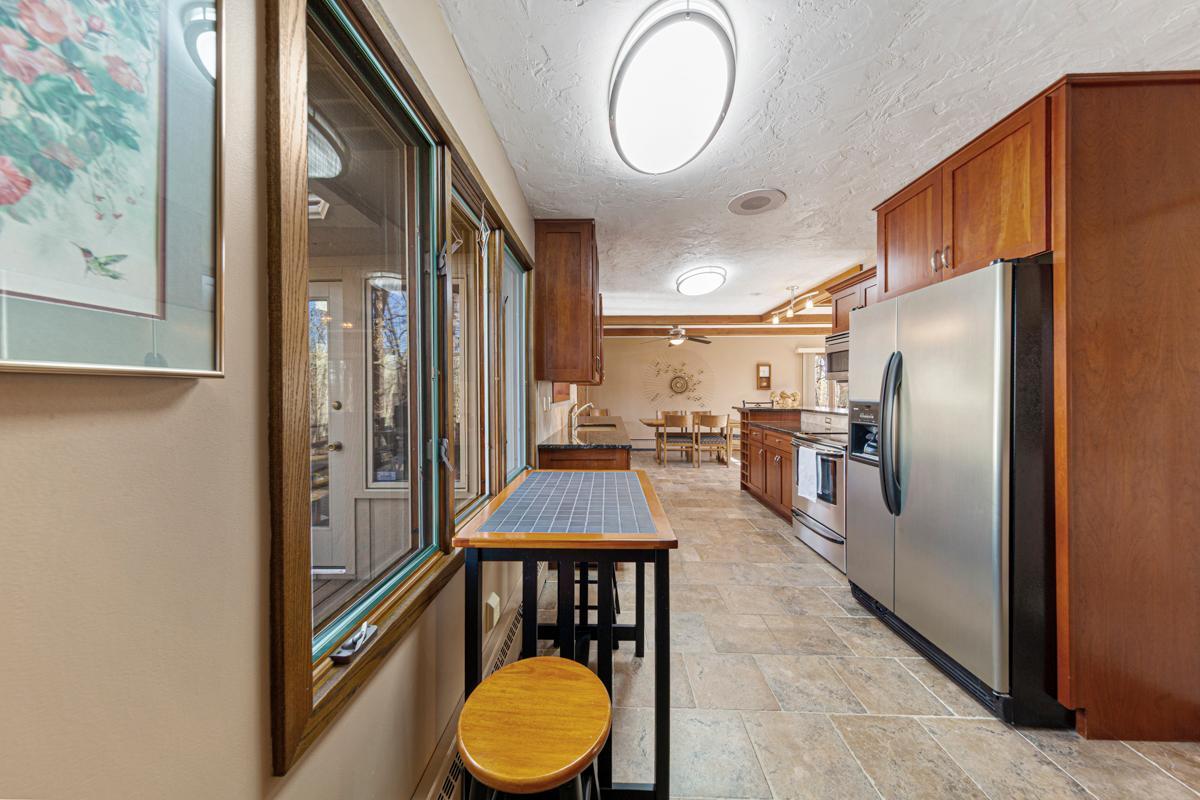 35 Breakfast nook.jpg