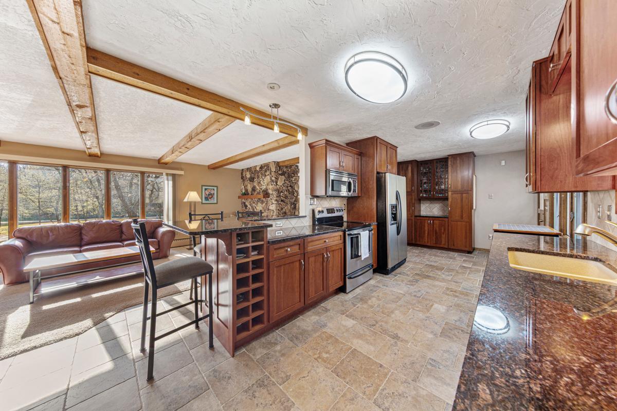 30 Kitchen.jpg