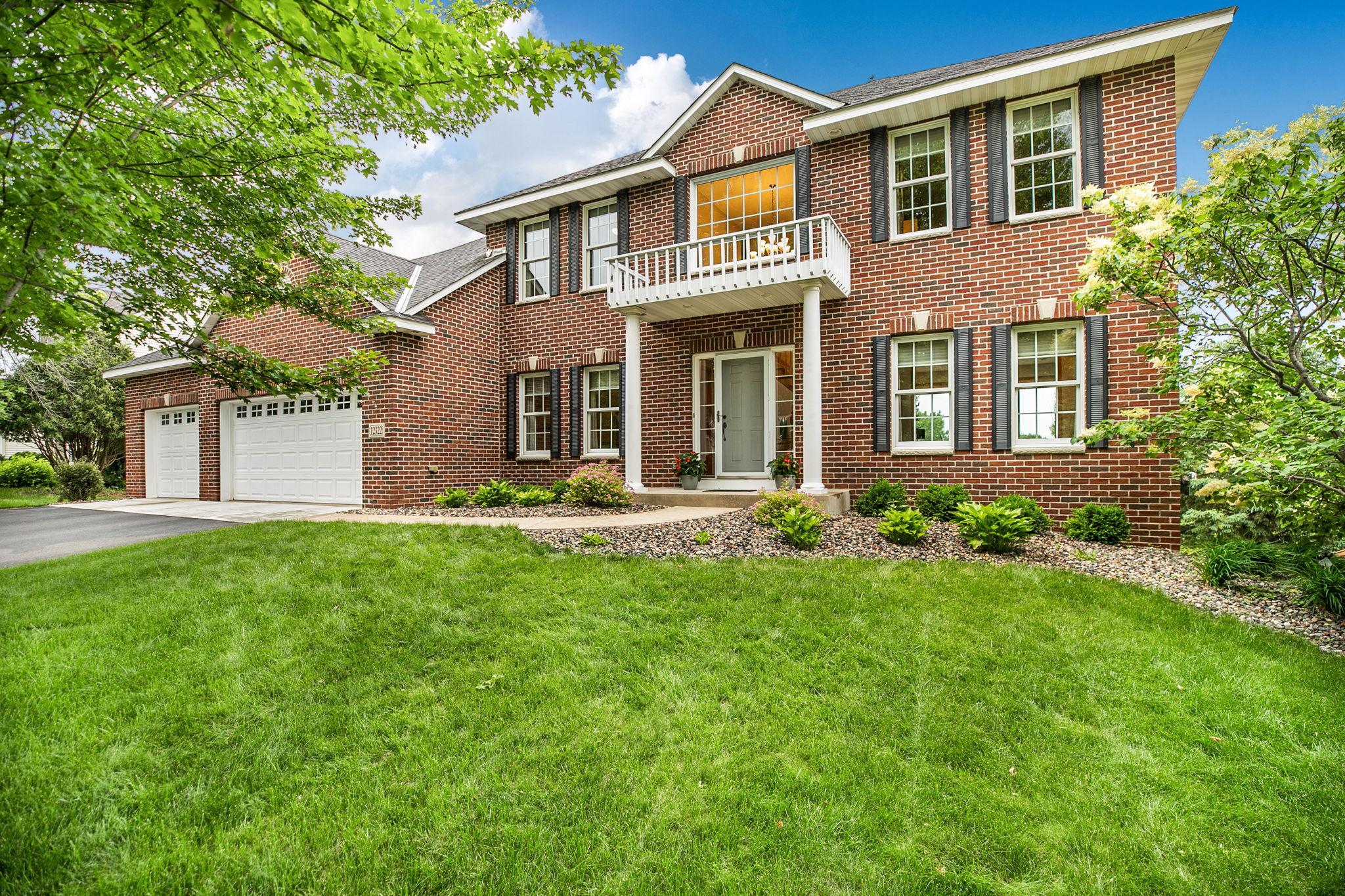 Welcome to 12322 Jasper Lane in Eden Prairie!