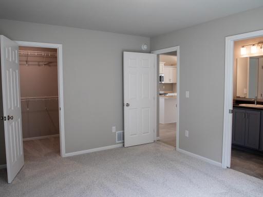 6782 Meadow View Drive S, Fargo, ND 58104