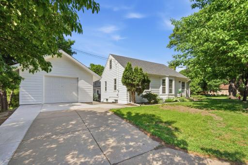 1100 W 73rd Street, Minneapolis, MN 55423