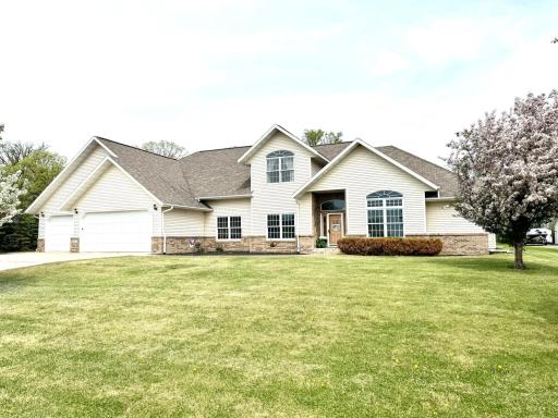 901 6th Street SW, Roseau, MN 56751