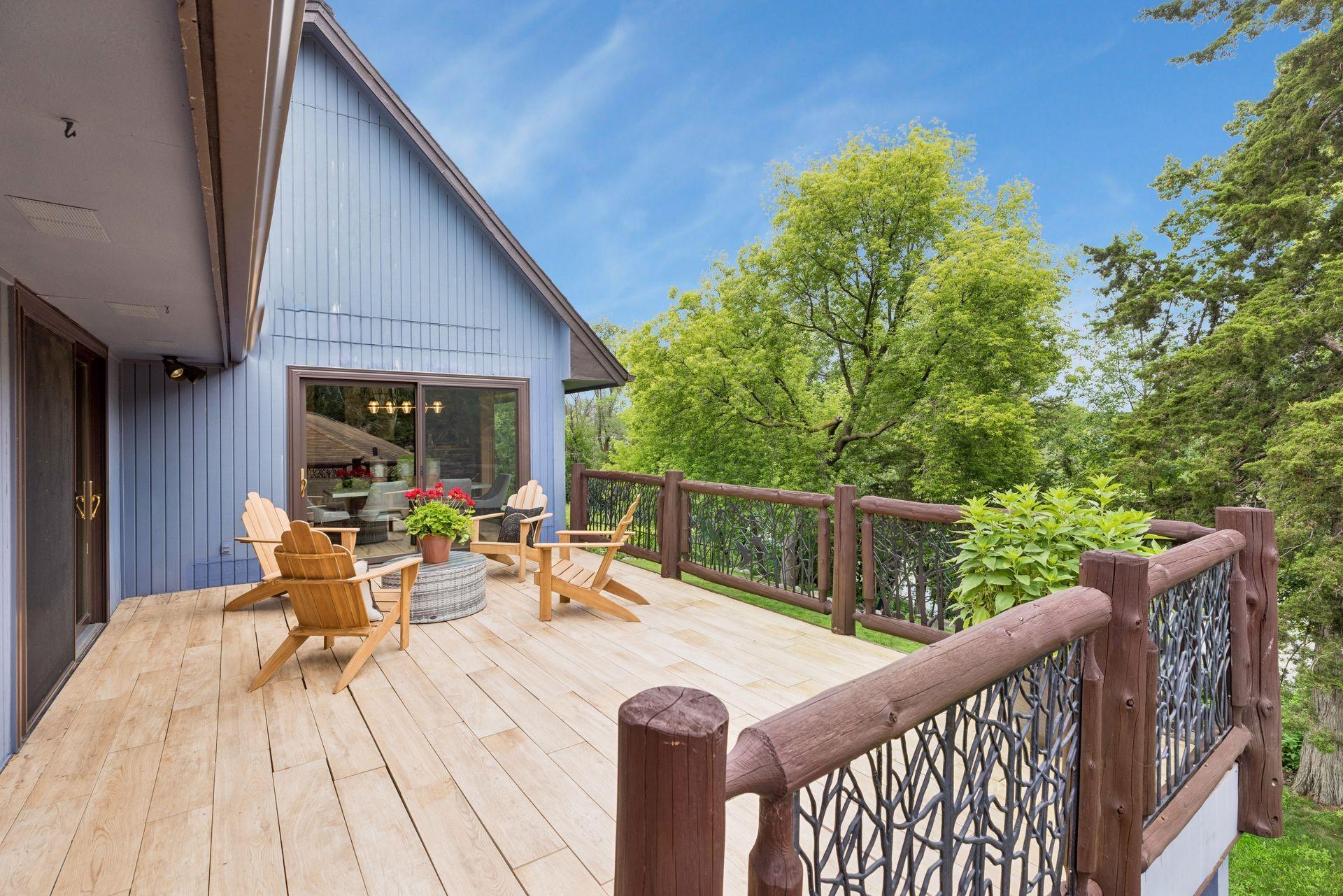 Panoramic lake views from the back sun deck