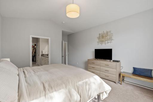 35-web-or-mls-712 South Creek Dr N-35.jpg