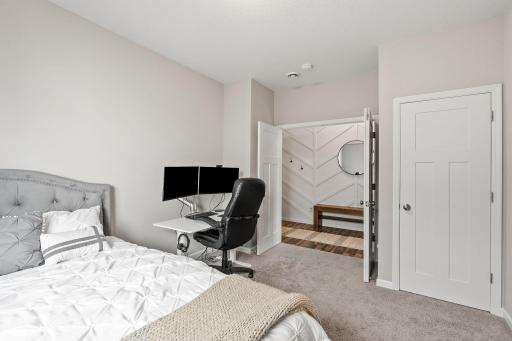 33-web-or-mls-712 South Creek Dr N-33.jpg