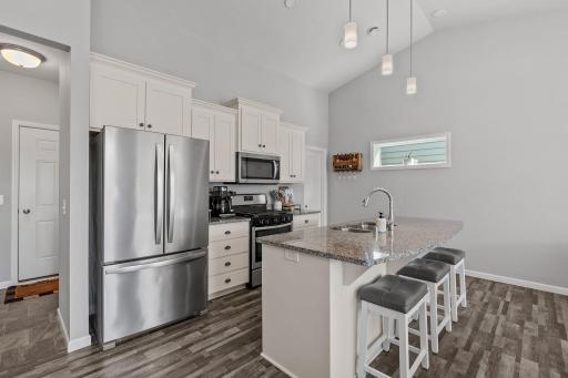 21-web-or-mls-712 South Creek Dr N-21.jpg
