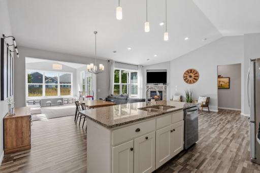22-web-or-mls-712 South Creek Dr N-22.jpg