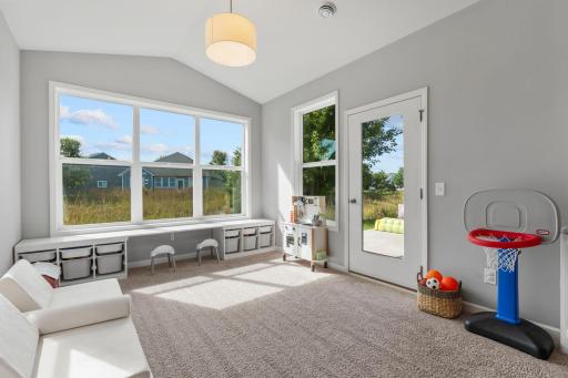 28-web-or-mls-712 South Creek Dr N-28.jpg