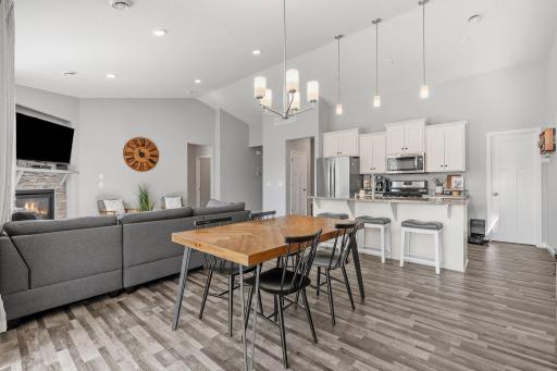 26-web-or-mls-712 South Creek Dr N-26.jpg