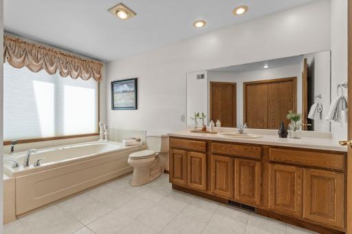 The en-suite includes an Italian-designed jacuzzi tub, a single vanity with ample storage, a linen closet, and a generous 8x8 walk-in closet to accommodate all your wardrobe needs.