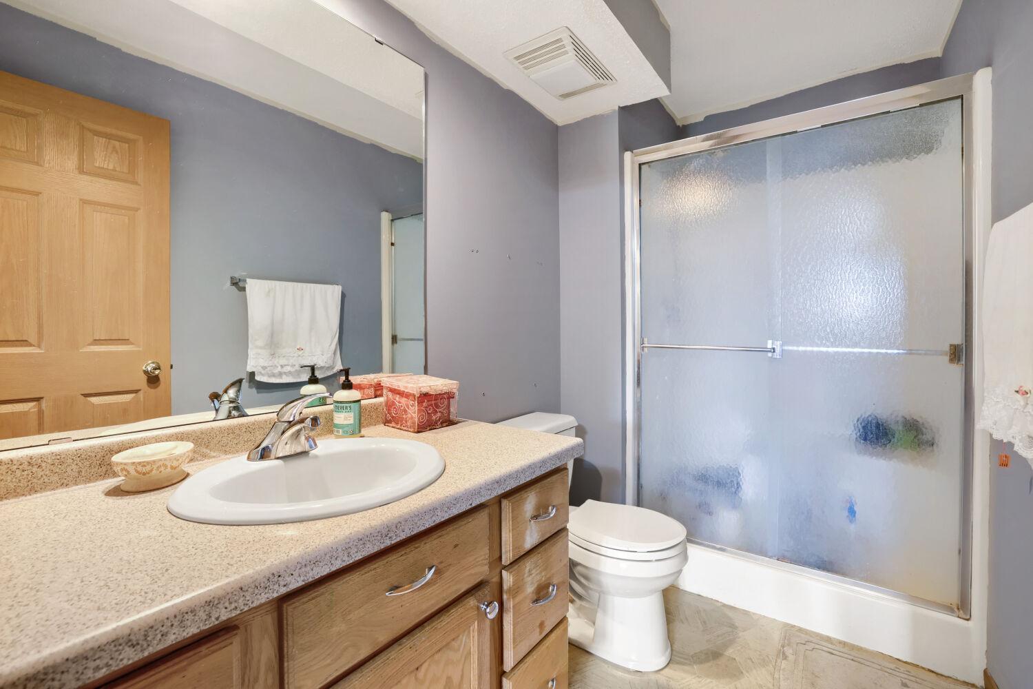 Ensuite 3/4 bath