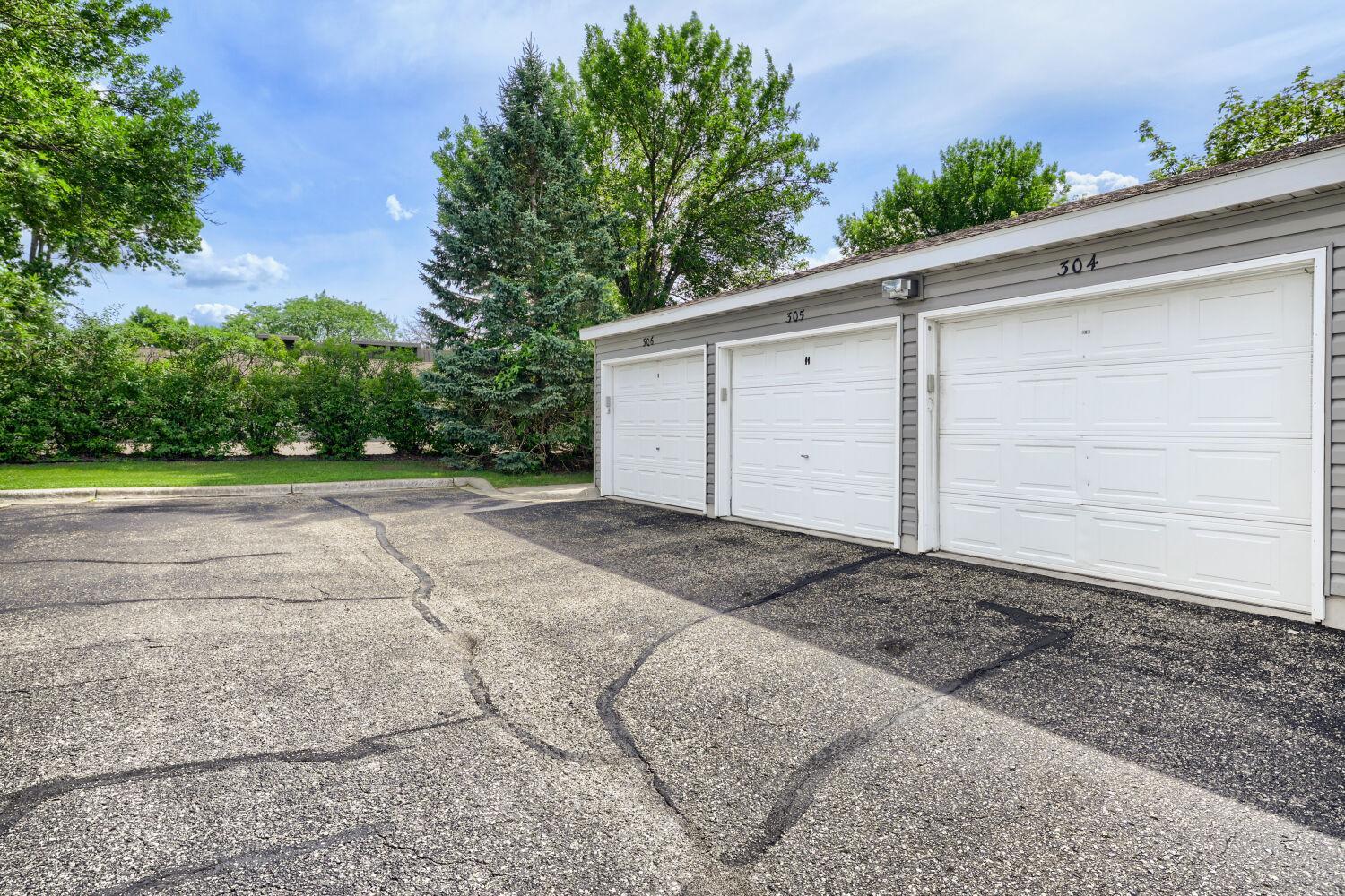 Detached garage