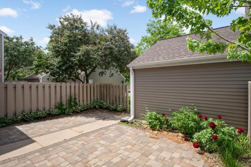 1159 Edgcumbe Road, Saint Paul, MN 55105