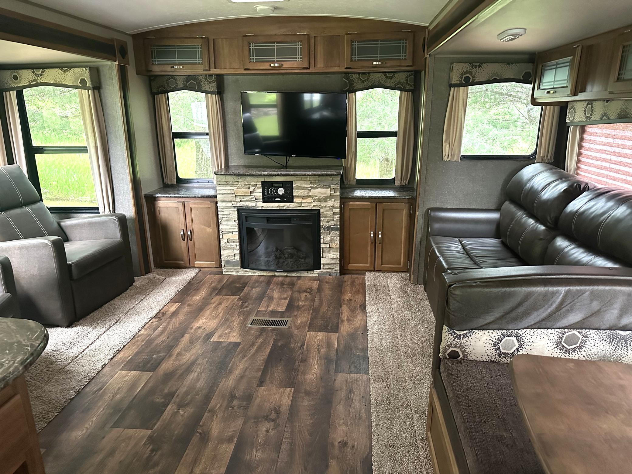 Spacious sitting area with upscale furnishings!