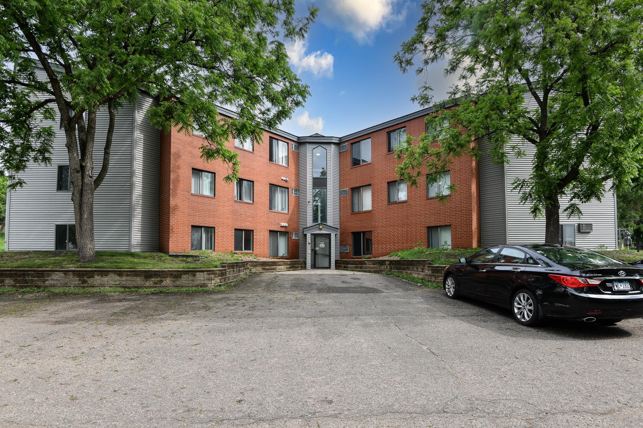 1111 7th Ave S St Cloud ~ 25 units ranging from efficiency to 3 BR