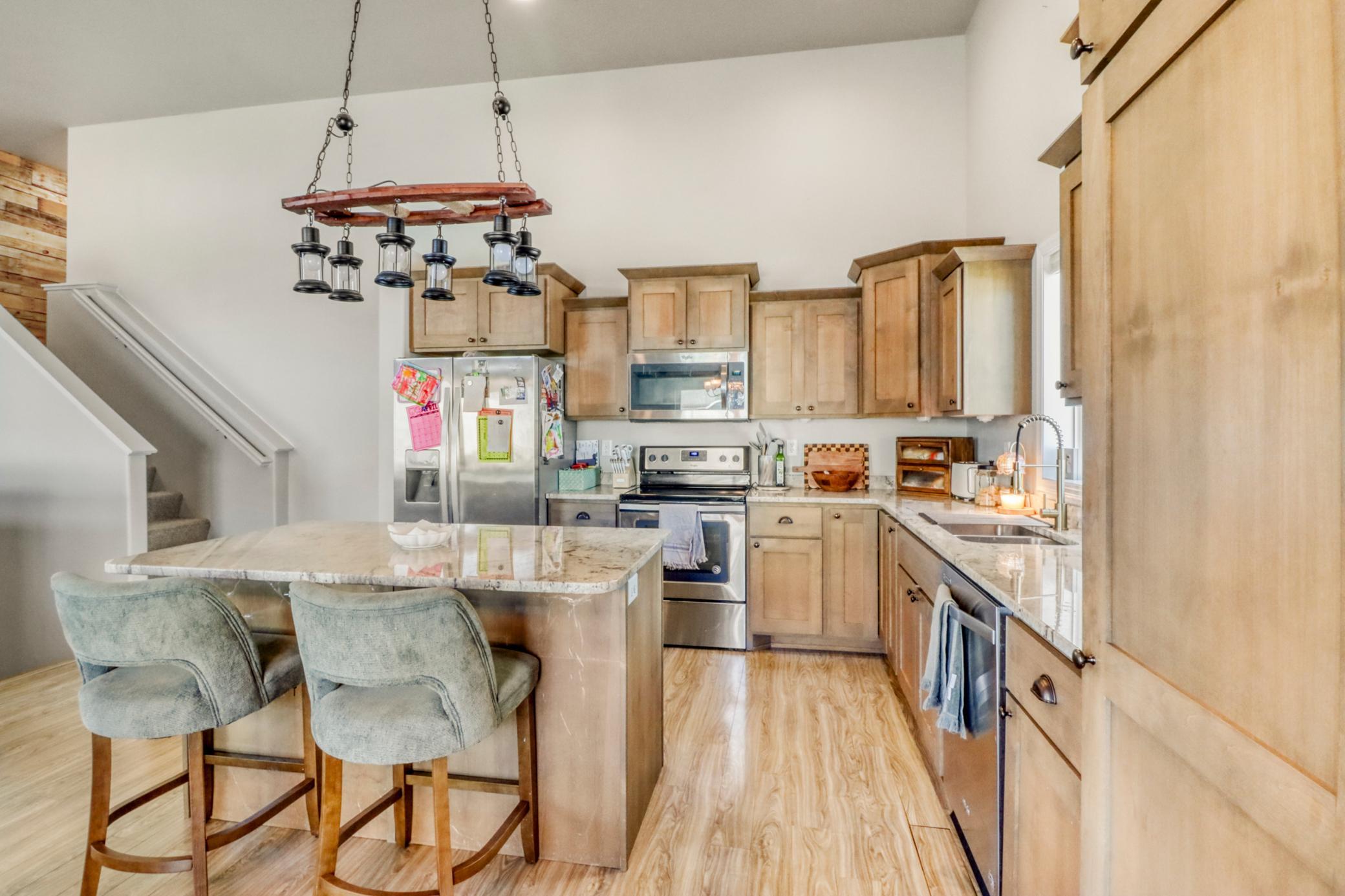 Kitchen1_2.JPG
