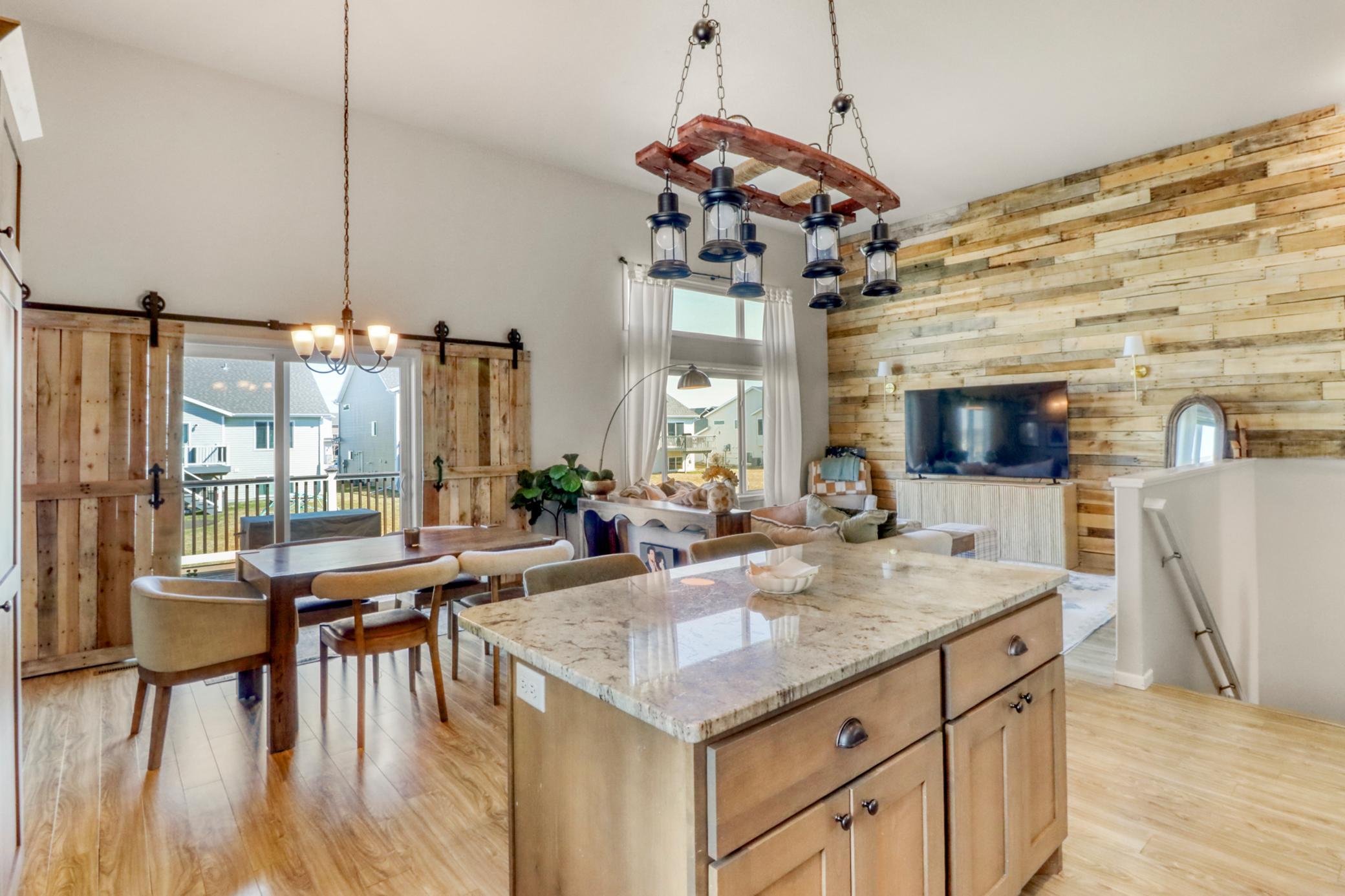 Kitchen1_1.JPG