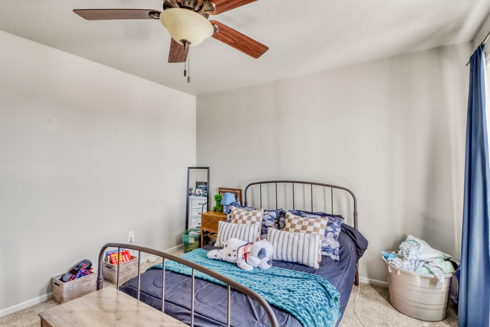 Bedroom2_2.JPG