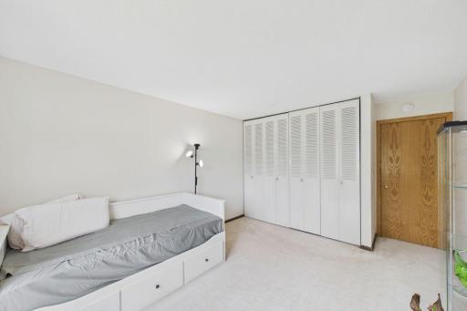 2801 Flag Avenue N, 222, Minneapolis, MN 55427
