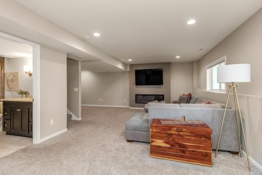 9231 Lighthouse Lane, Saint Paul, MN 55129