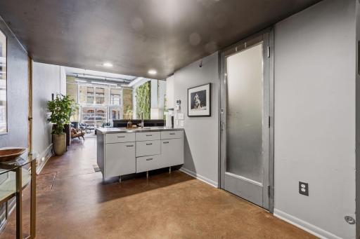 Flexible Live/Work Space with Street-Level Visibility