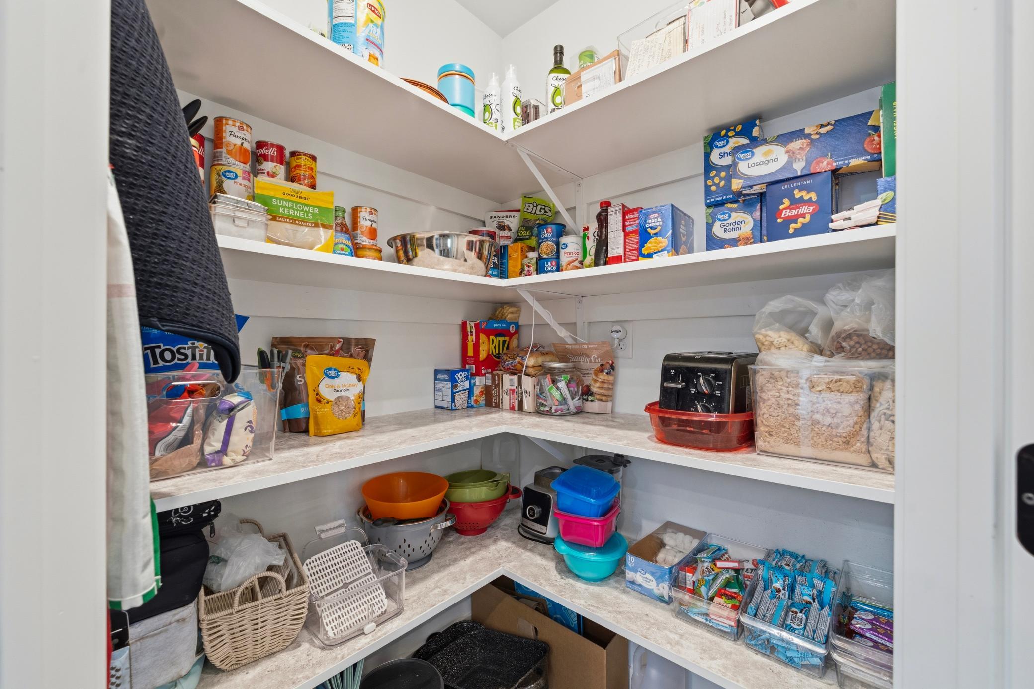 4024 Rosewood Lane - Pantry