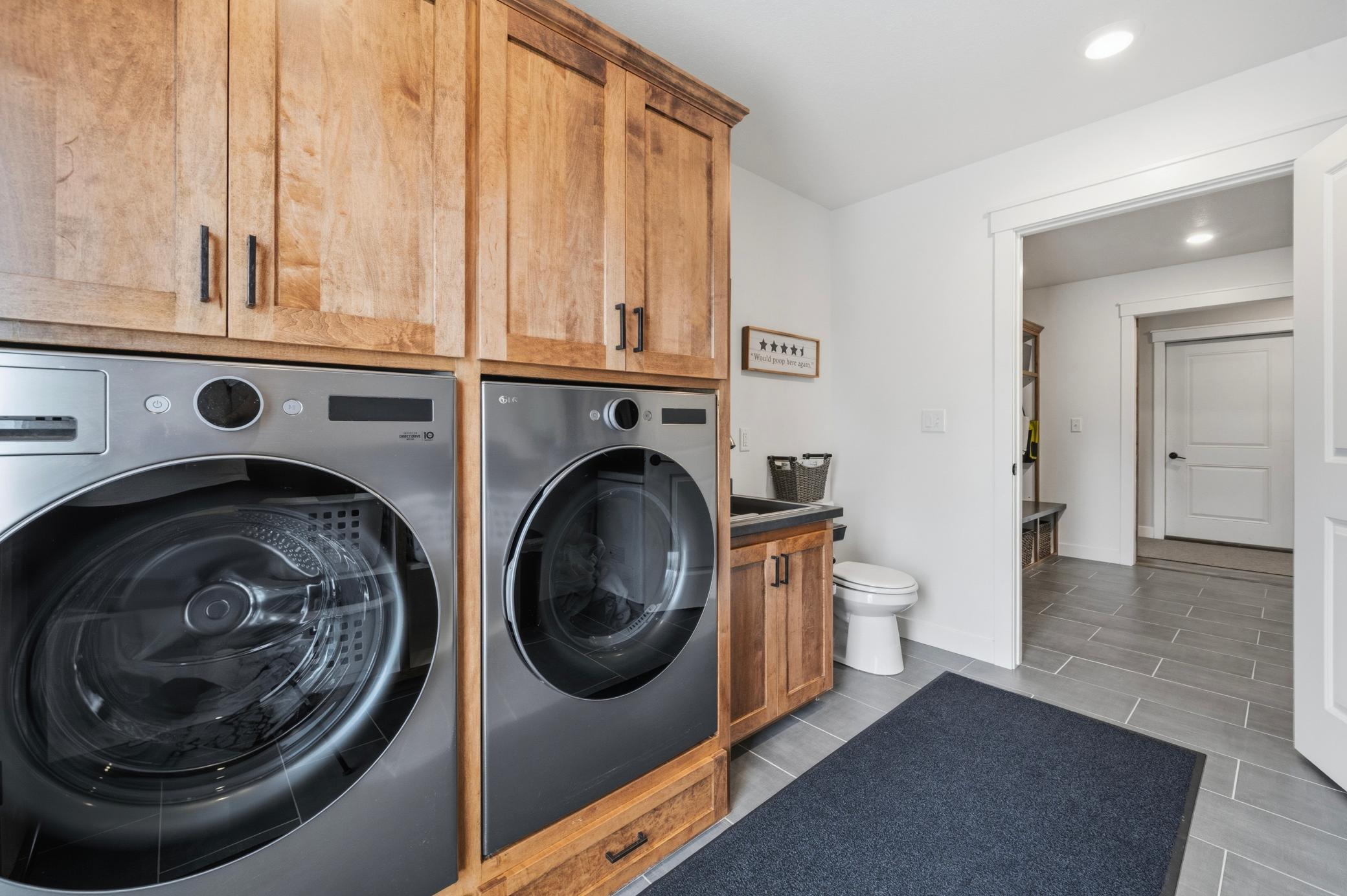 4024 Rosewood Lane - Laundry + 1/2 bath