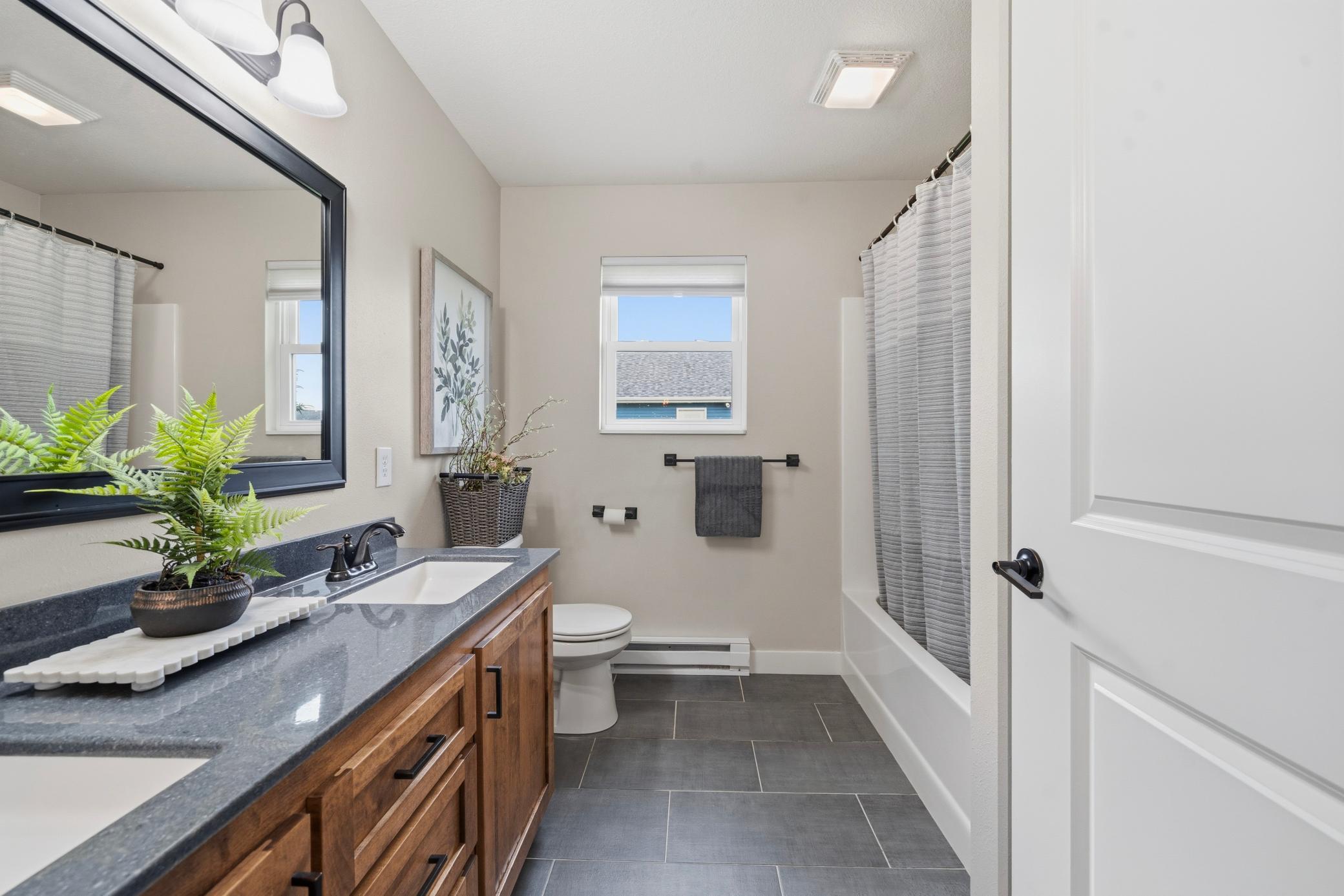 4024 Rosewood Lane - Full Bath
