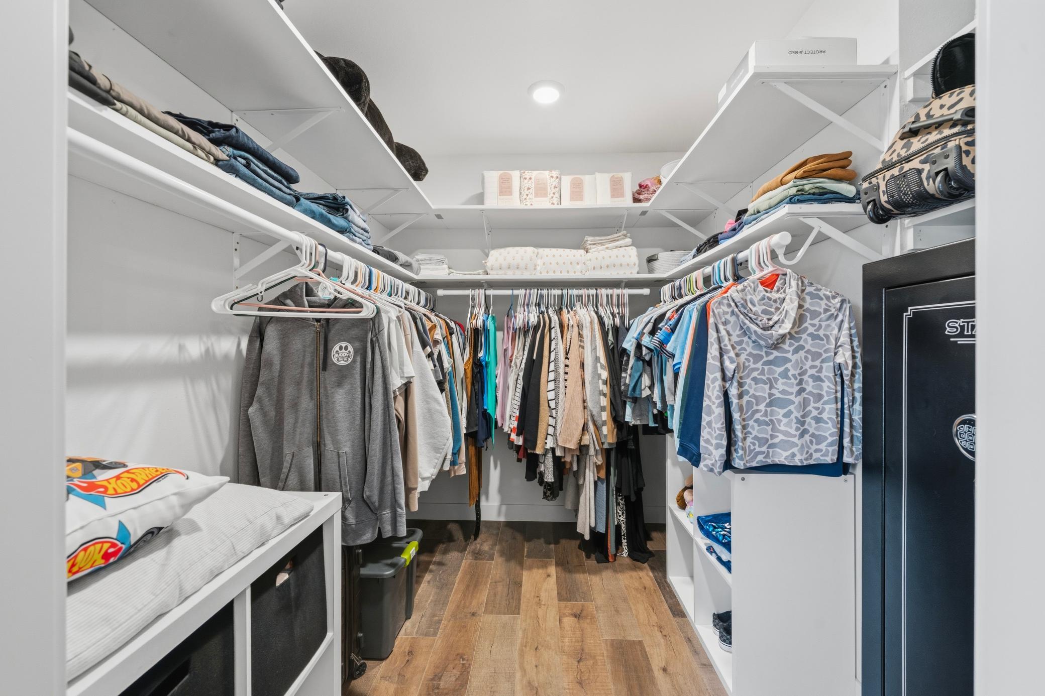 4024 Rosewood Lane - Owner's Walk In Closet