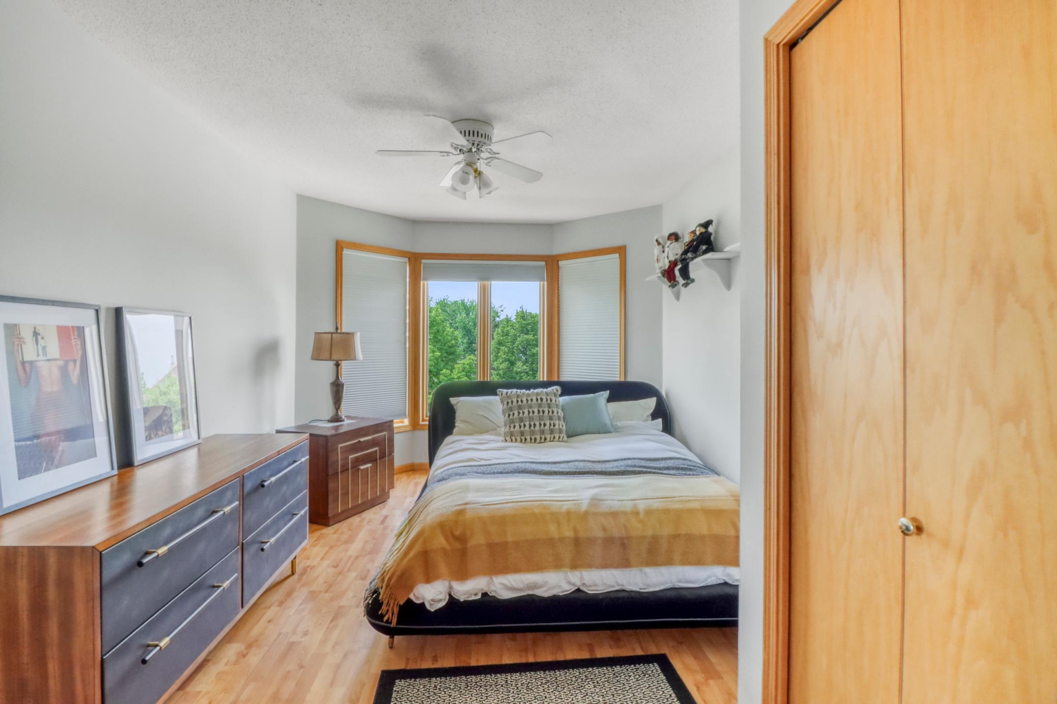 Bedroom3_1.JPG