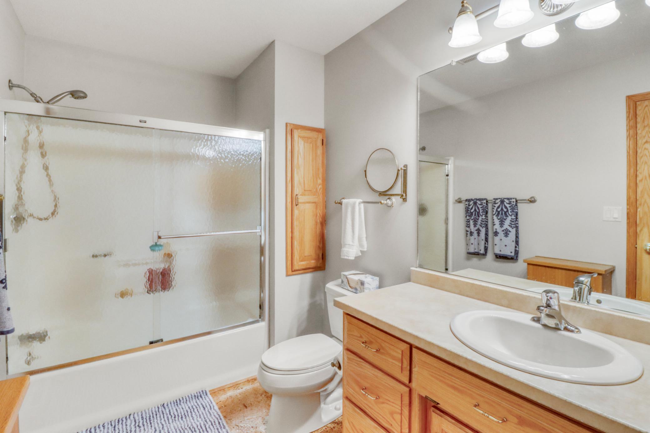 Bathroom1_2.JPG