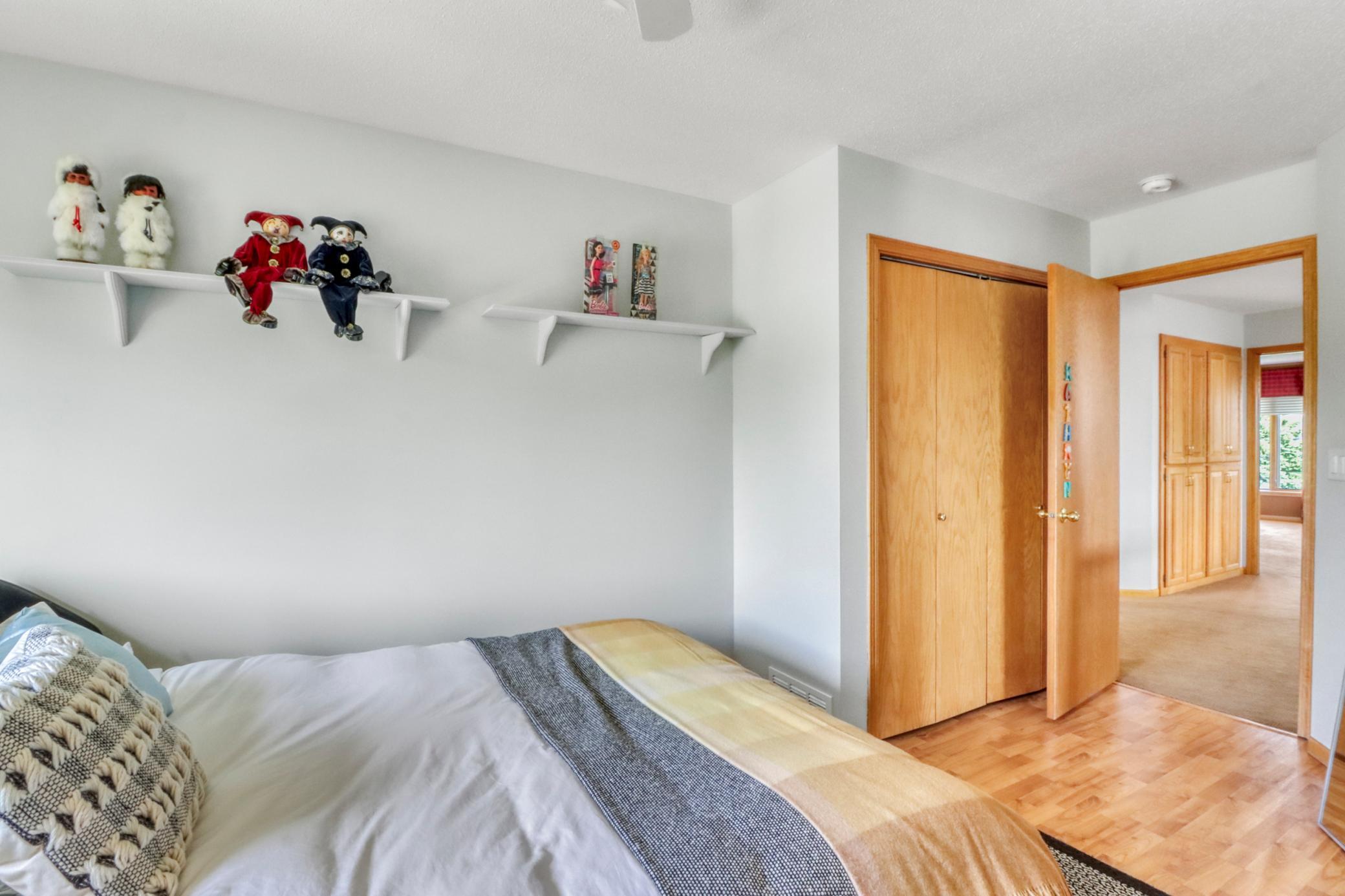 Bedroom3_2.JPG