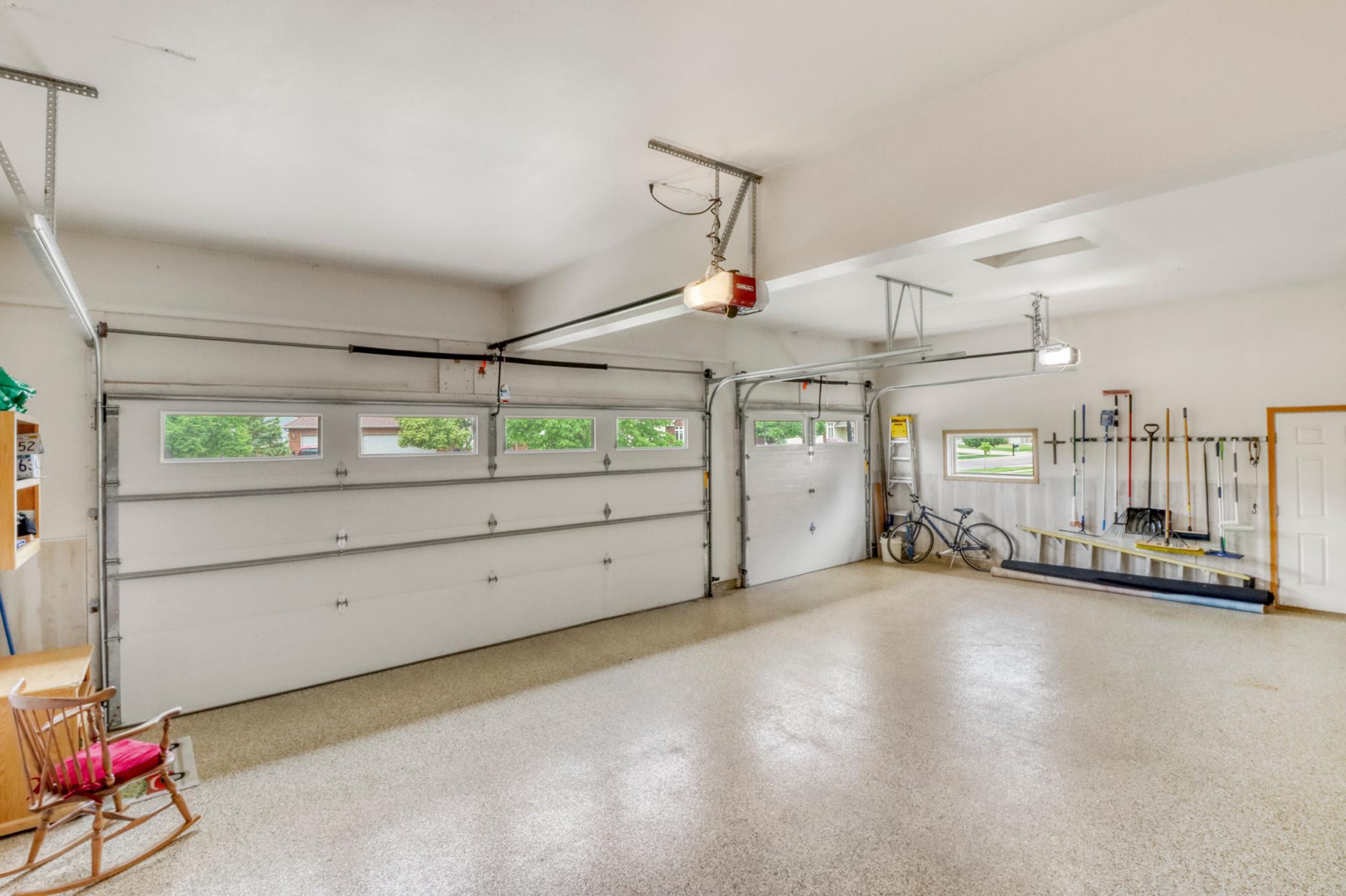 Garage1_1.JPG