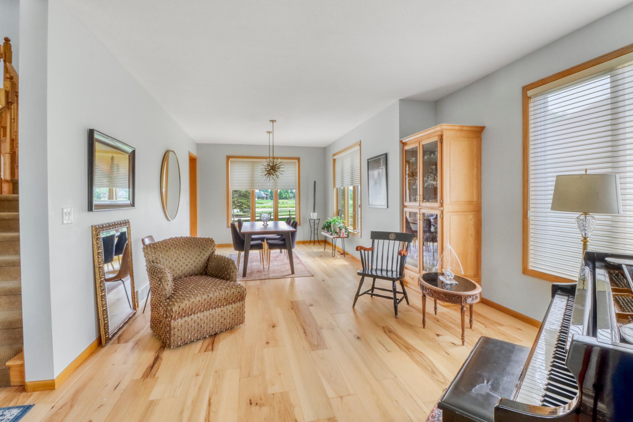 Familyroom1_2.JPG