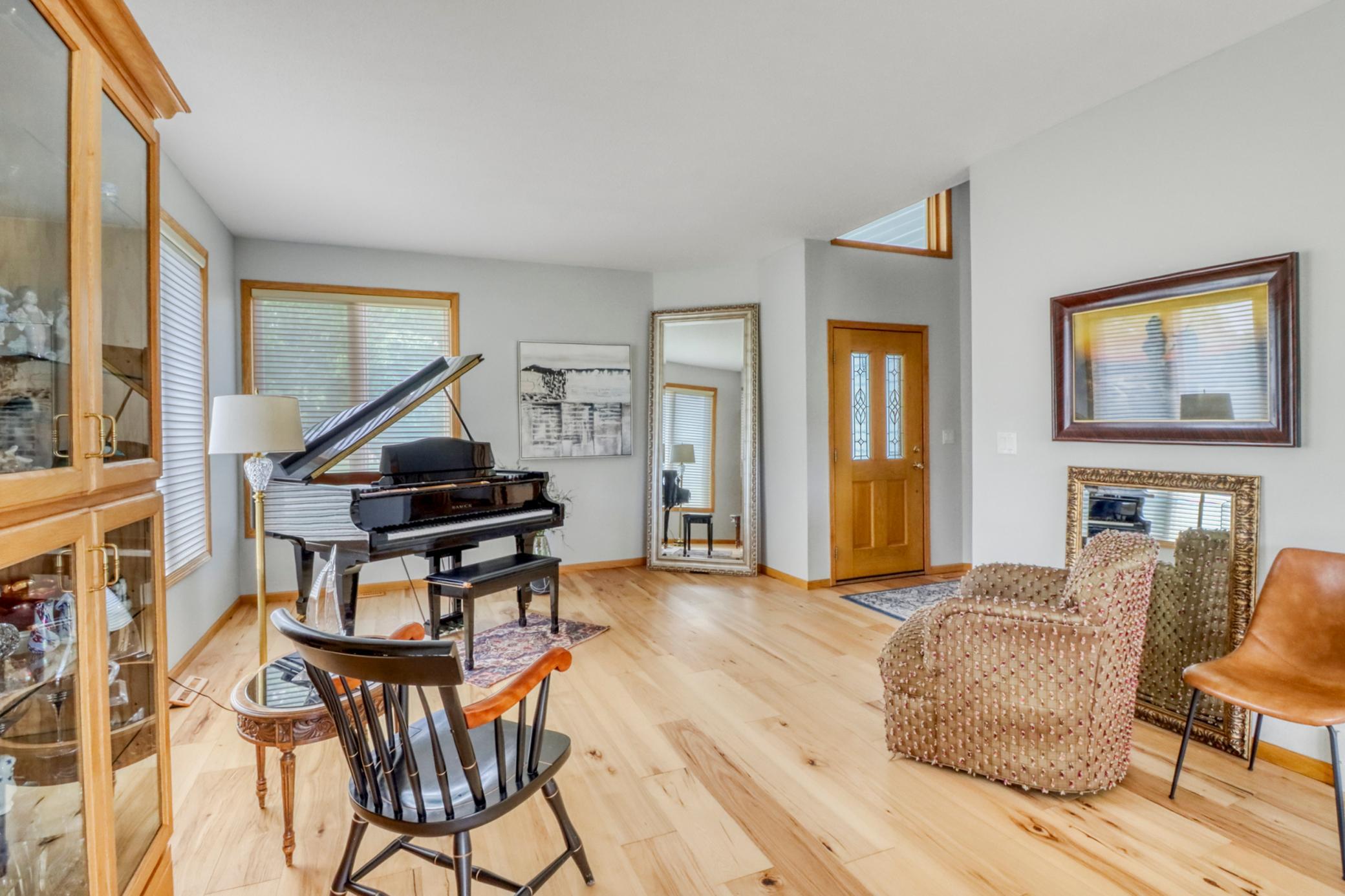 Familyroom1_0.JPG