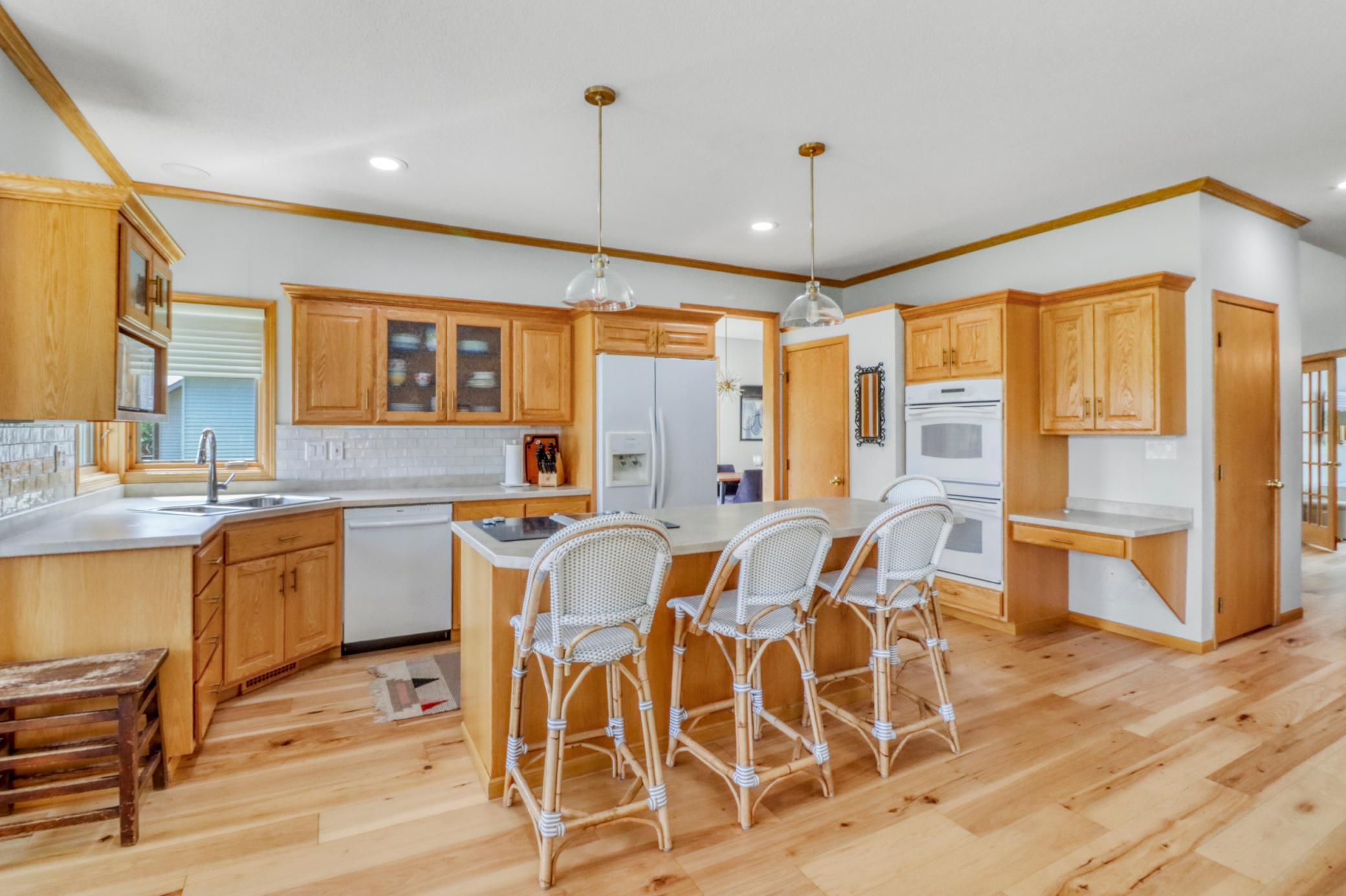 Kitchen1_1.JPG