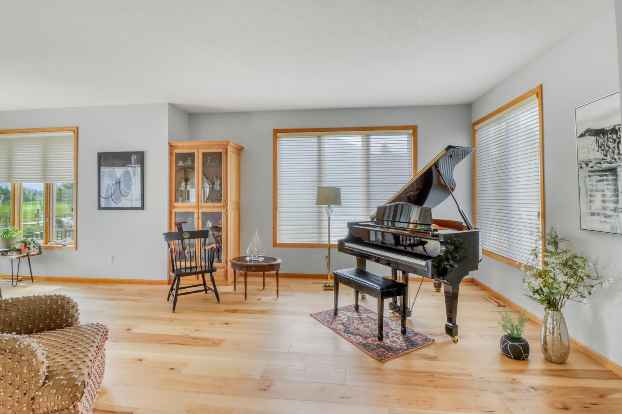 Familyroom1_3.JPG
