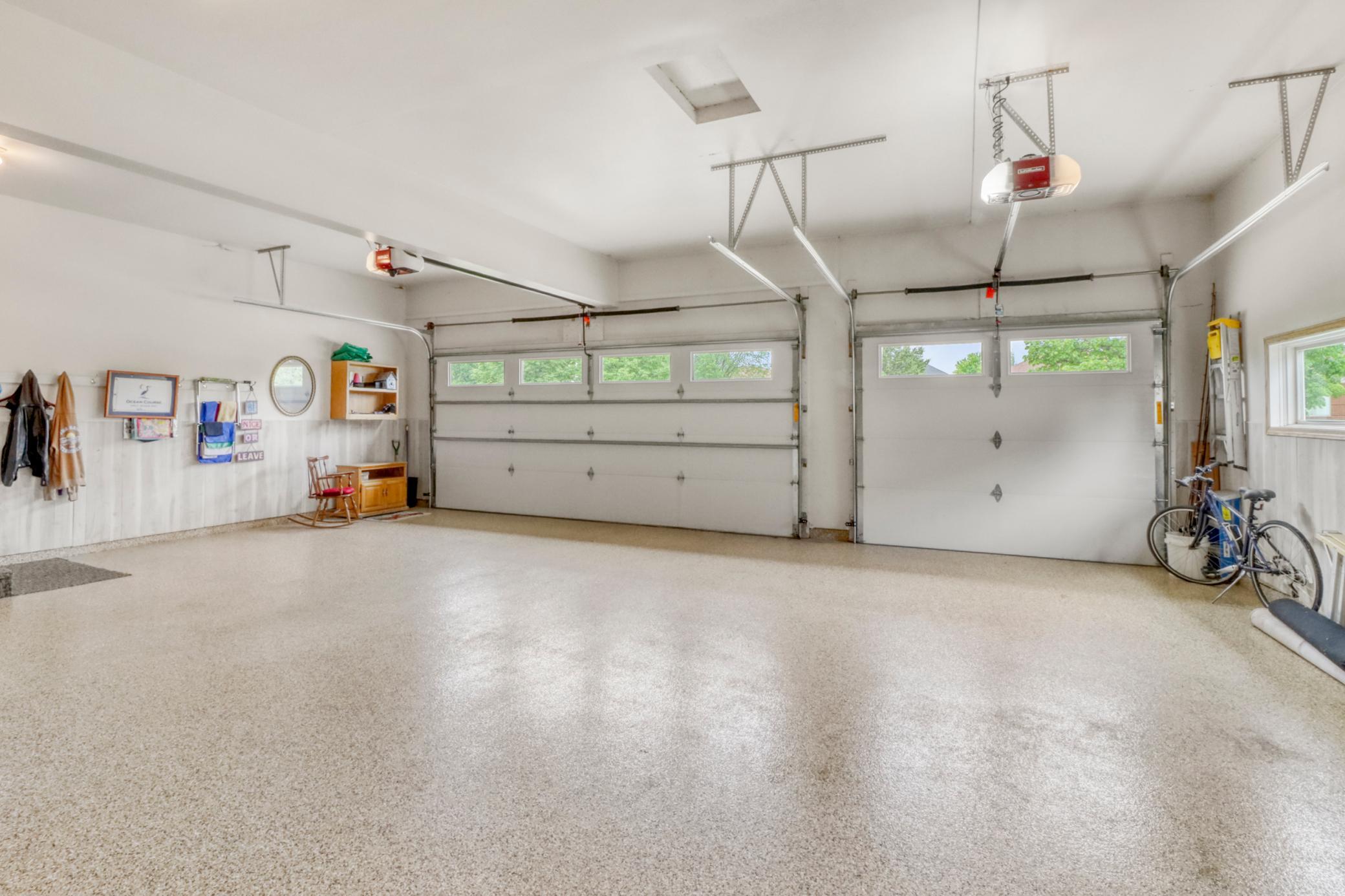 Garage1_0.JPG