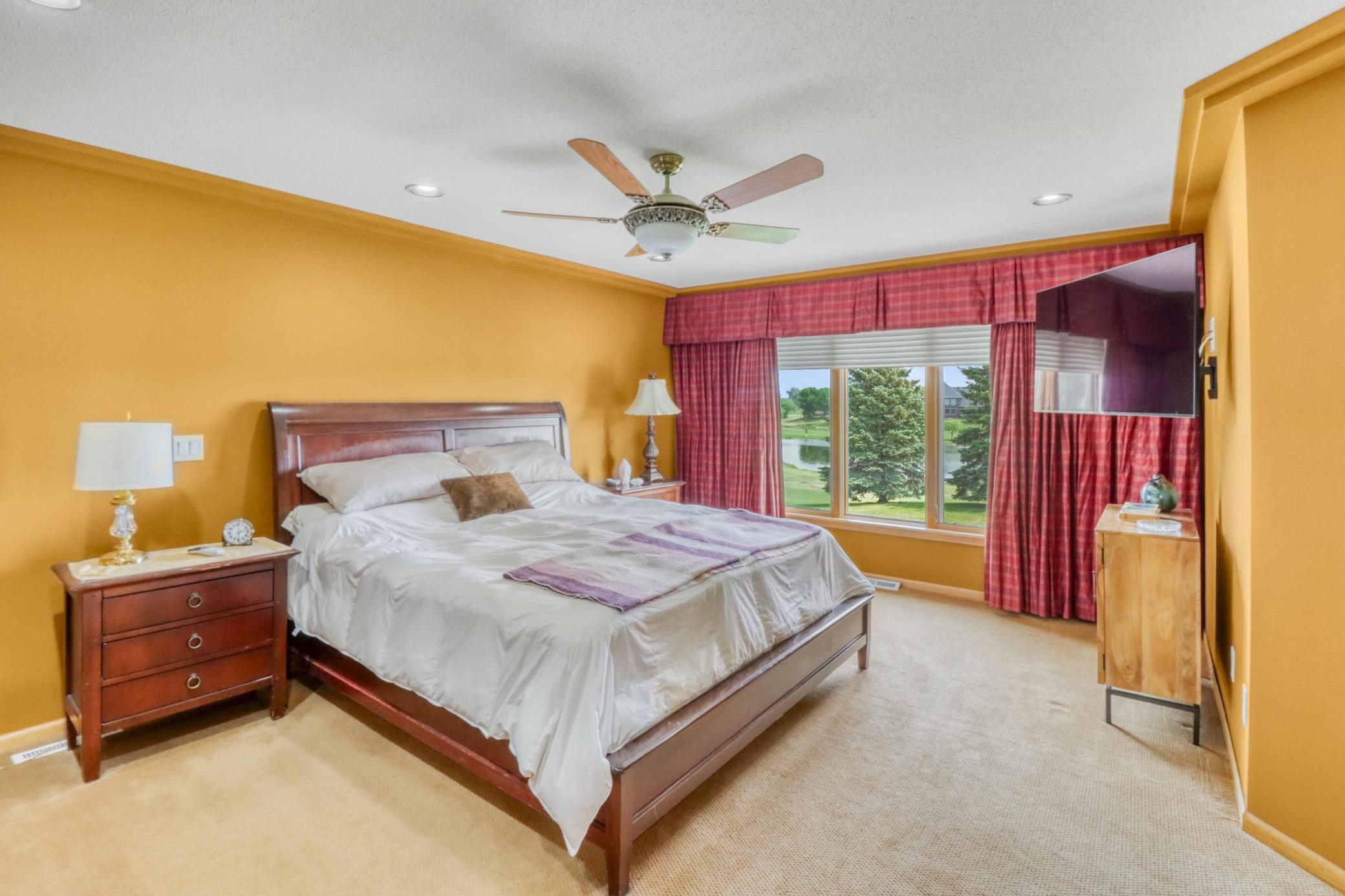 Primary Bedroom1_1.JPG