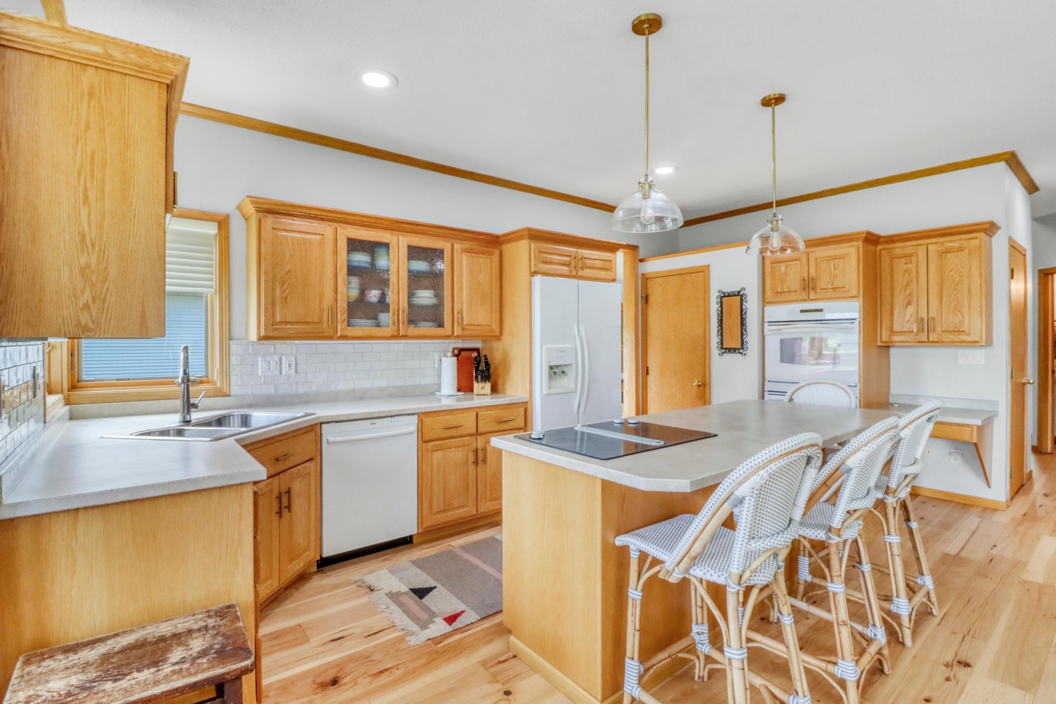 Kitchen1_2.JPG