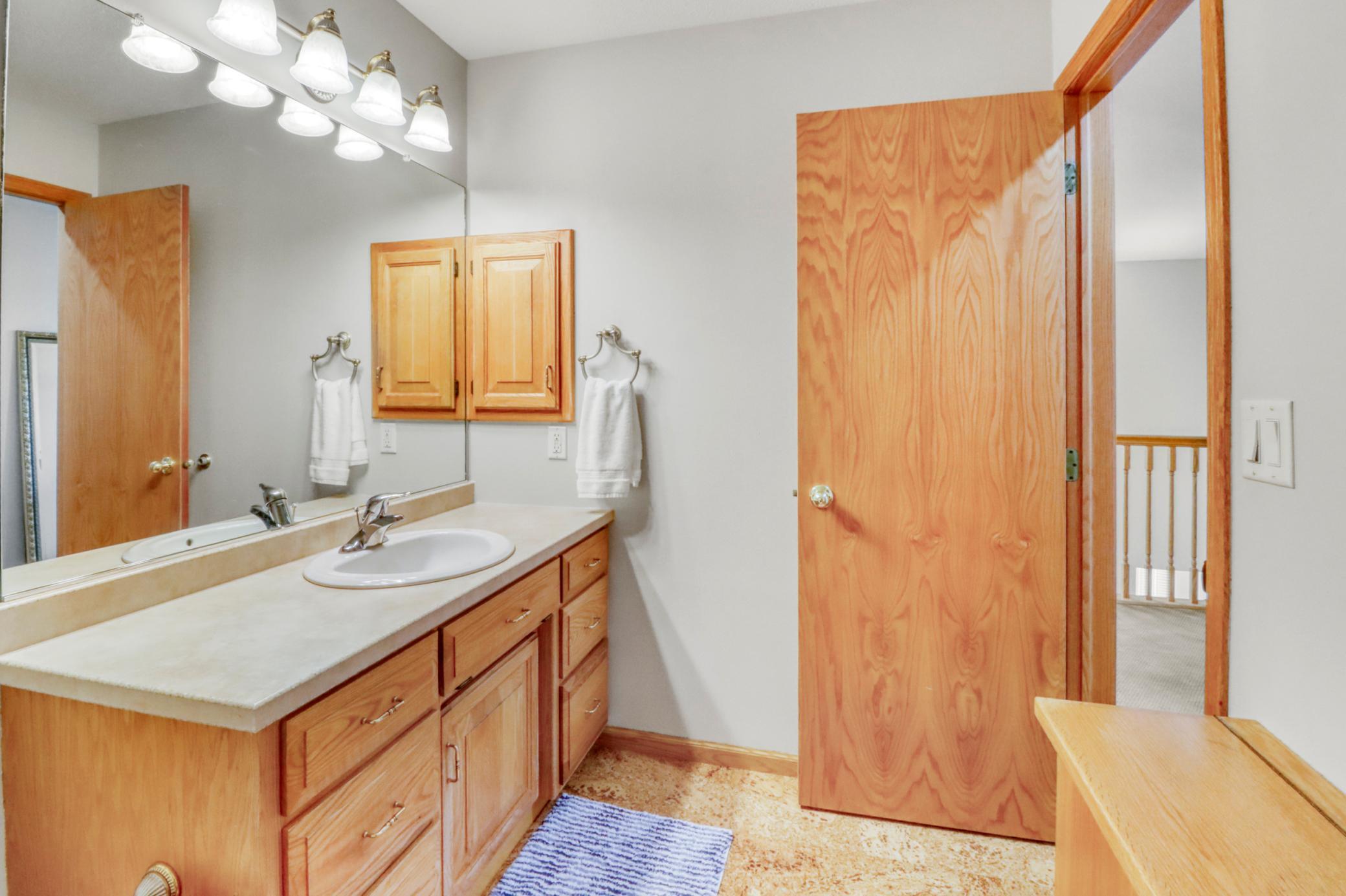 Bathroom1_1.JPG