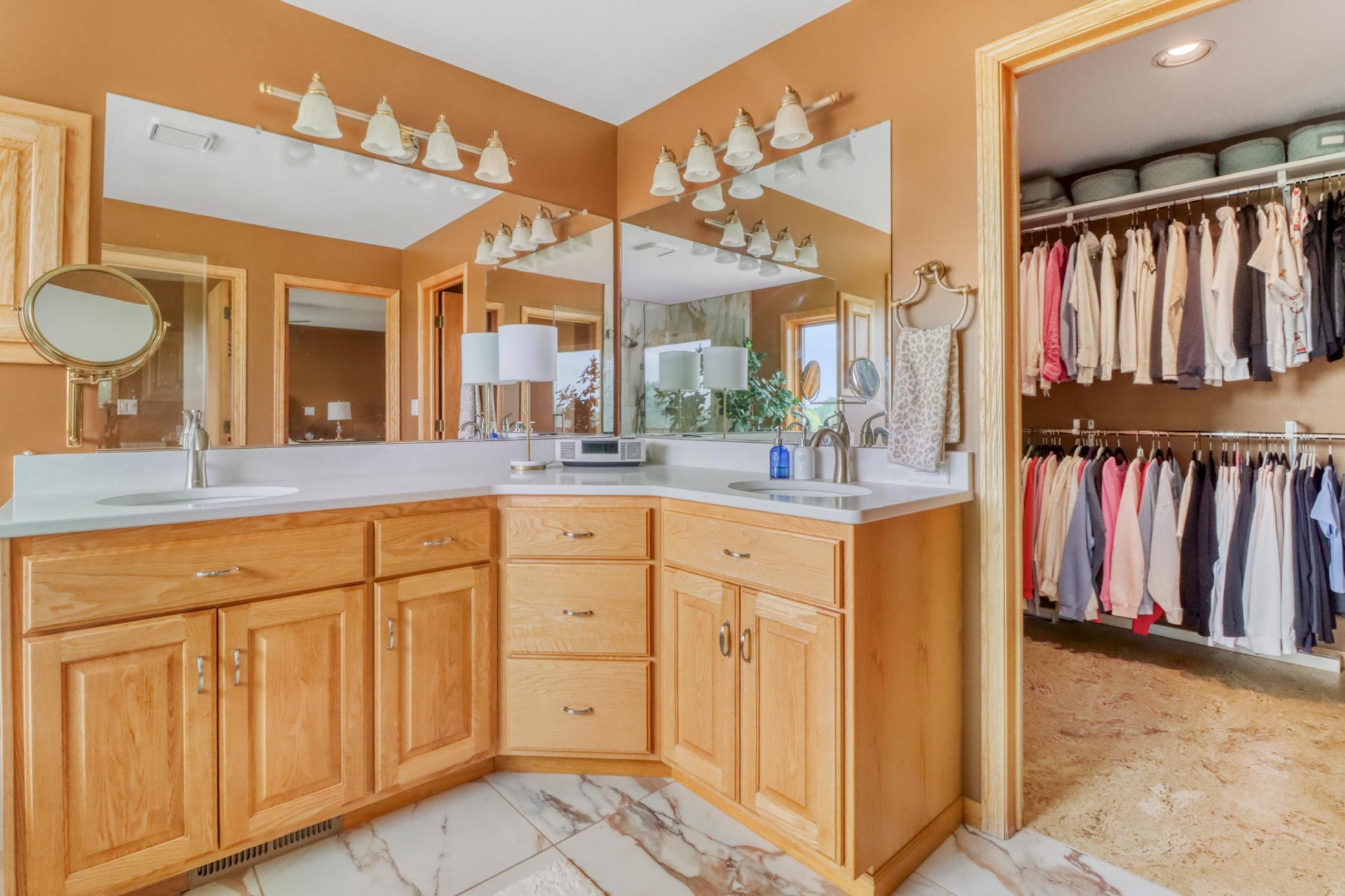 Primary Bathroom1_2.JPG