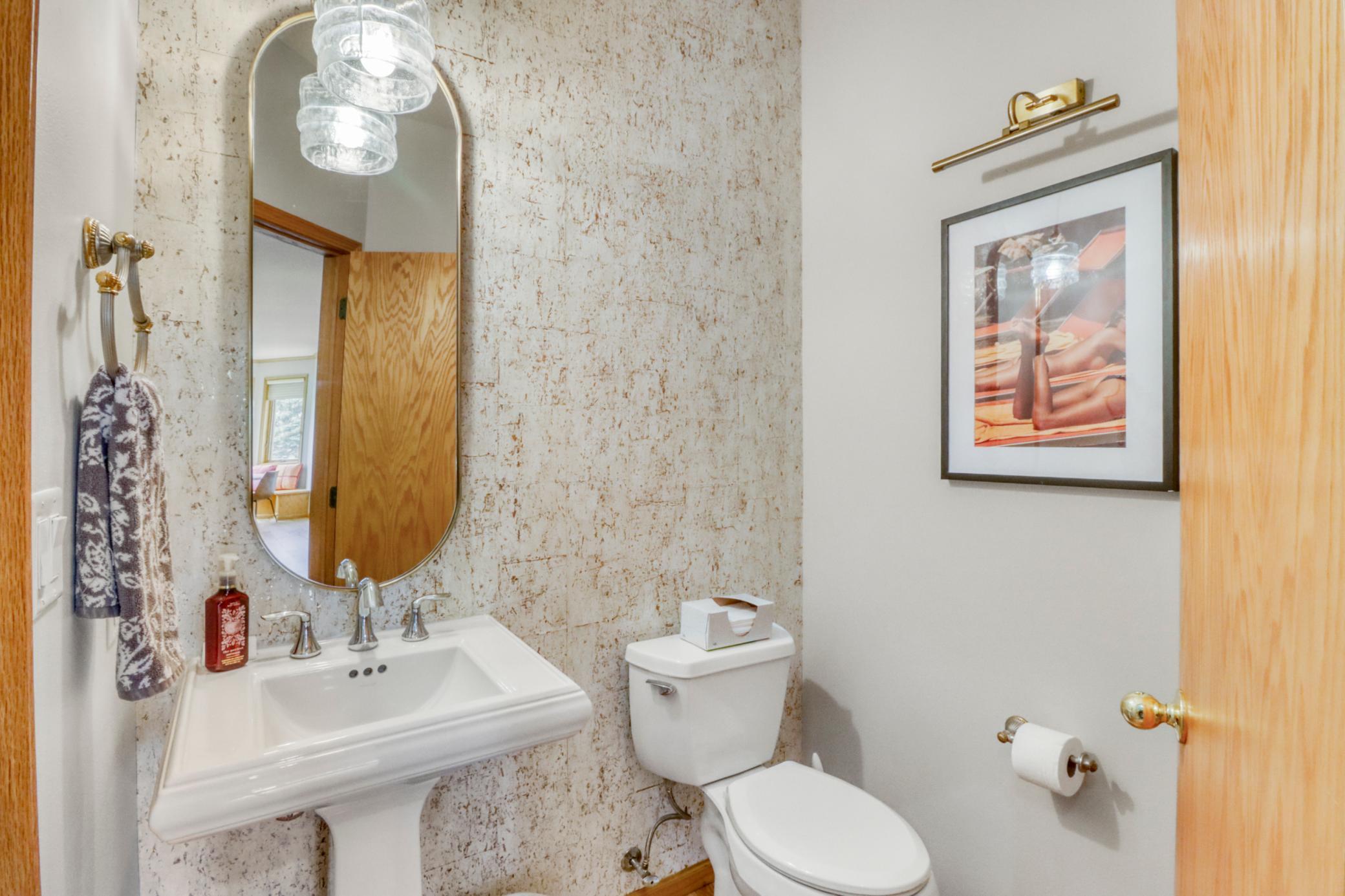 Half-bath1_1.JPG