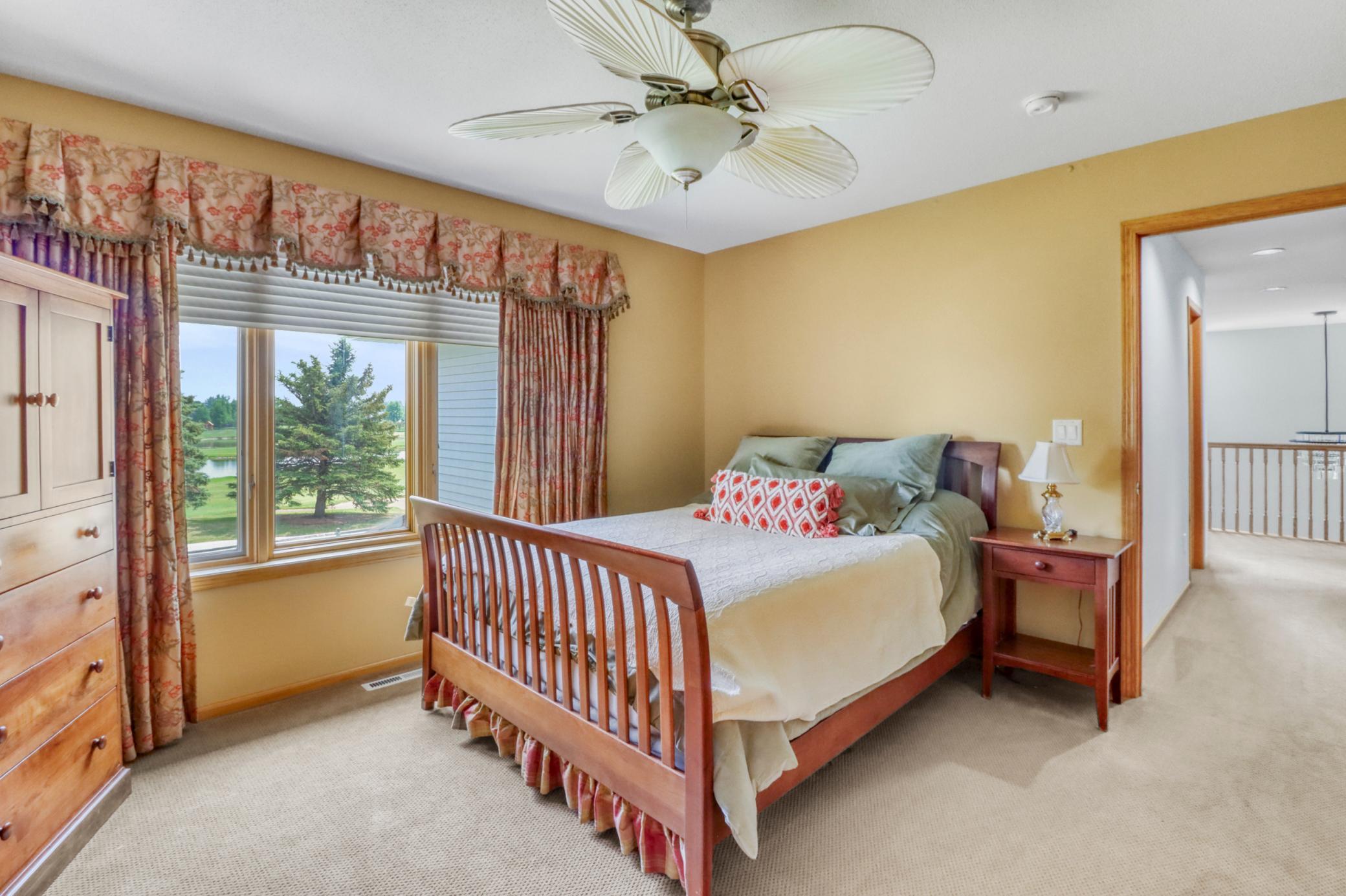 Bedroom1_1.JPG
