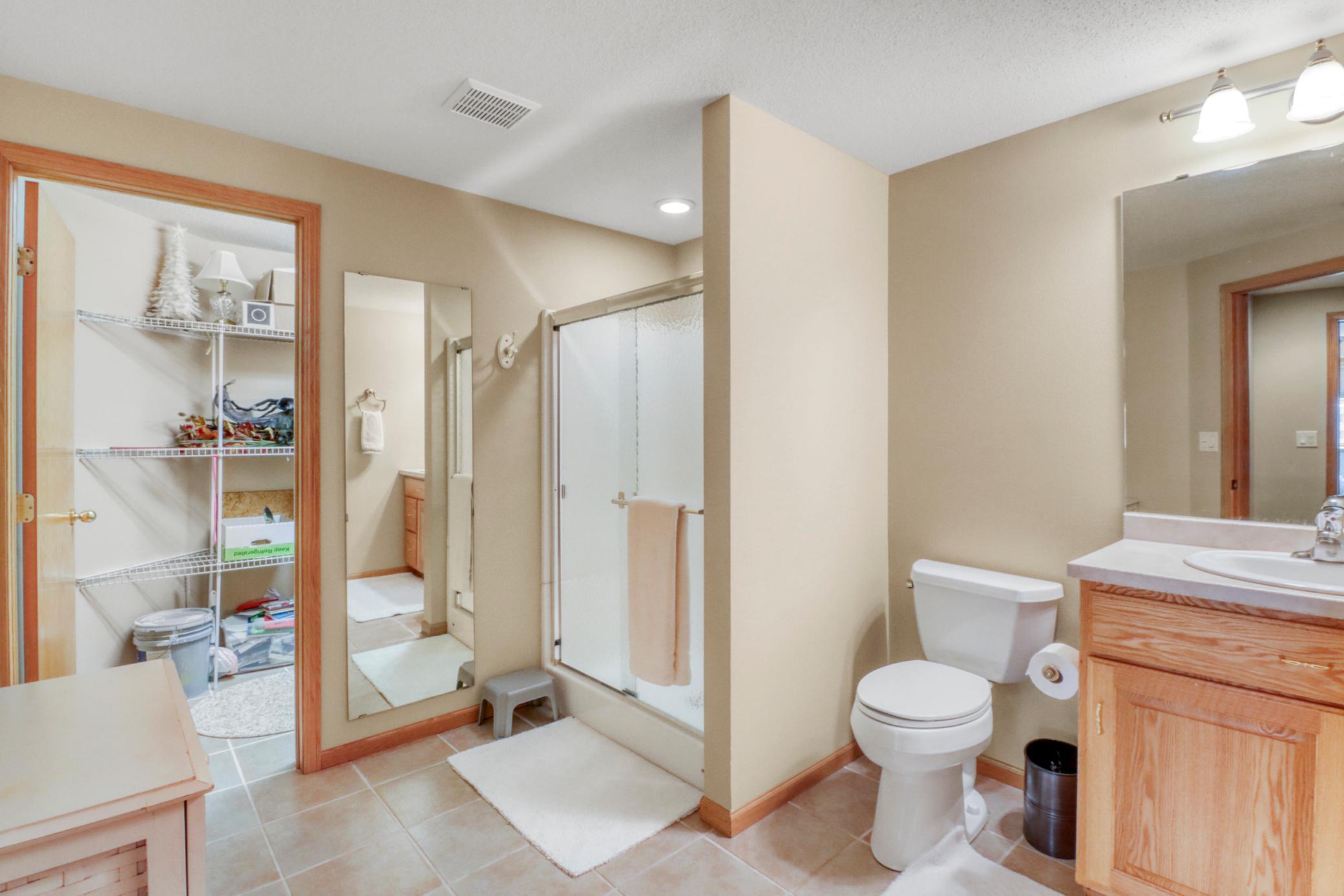 Basement Bathroom1_3.JPG