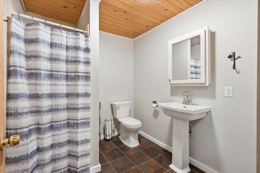 28-Bathroom 3.jpg