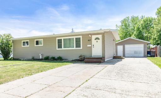 617 Cedar Lane, Moorhead, MN 56560