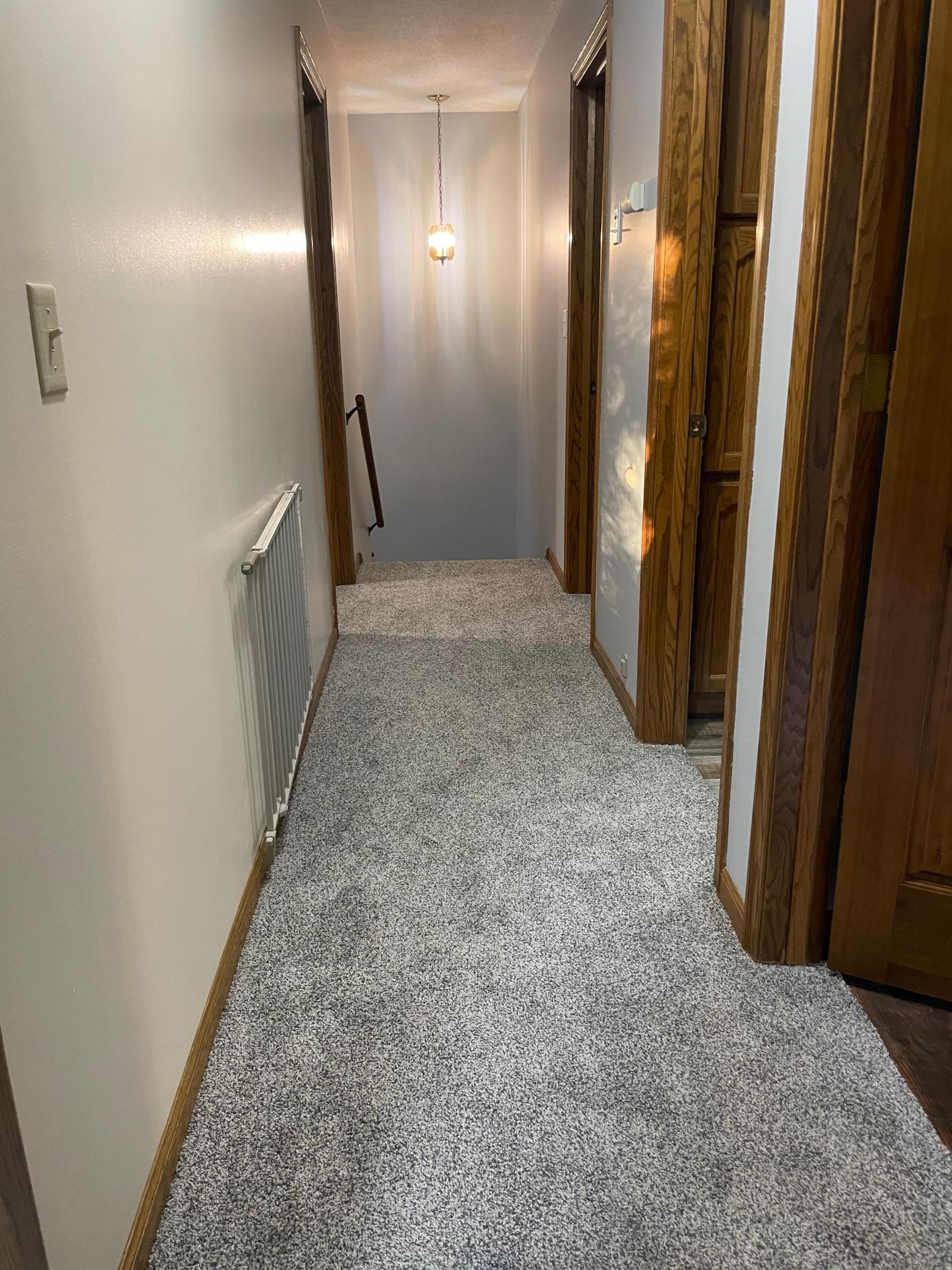 Hallway Up - New Carpet.jpg
