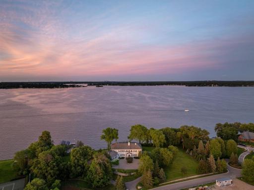 1480 Bracketts Point Road, Wayzata, MN 55391