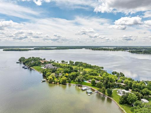 1480 Bracketts Point Road, Wayzata, MN 55391